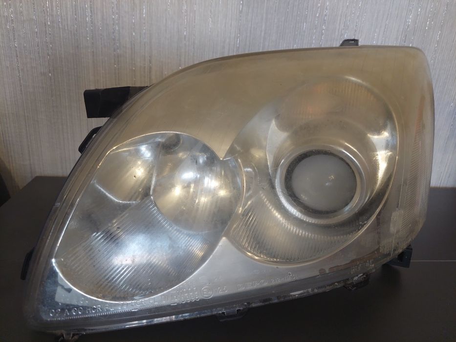 Фара на тайота авенсис.