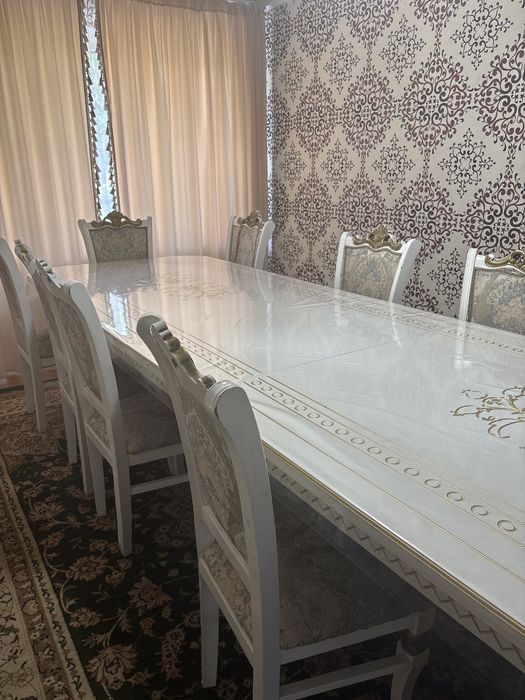 Продам стол с стулями