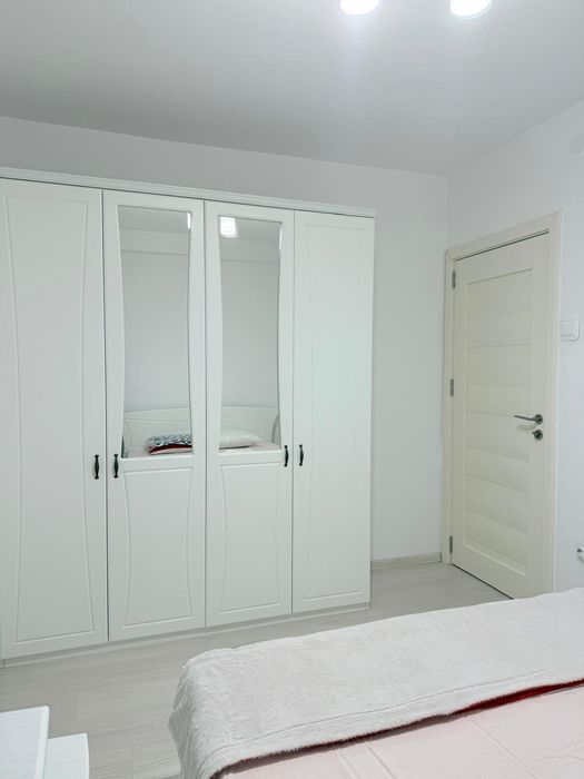 Proprietar închiriez apartament 3 camere Metrou Grivitei