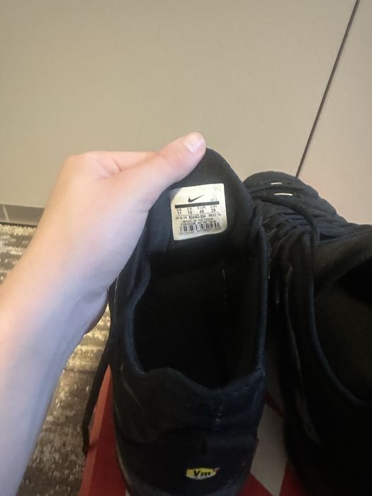 “Vapermax Plus Black”