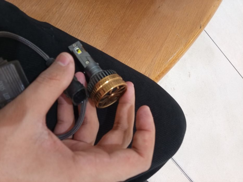 Продам лампы би лед вместе с линзой