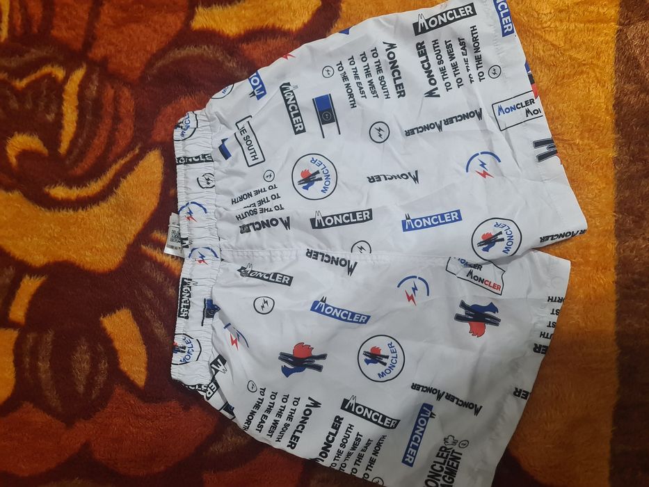 Къси панталони Монклер