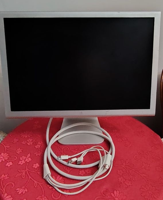 Монитор Apple Cinema Display 20" (алюминиевый, A1081)
Диагональ: 20" (