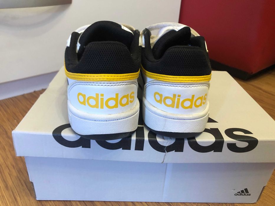 Adidas детски маратонки Hoops номер 35