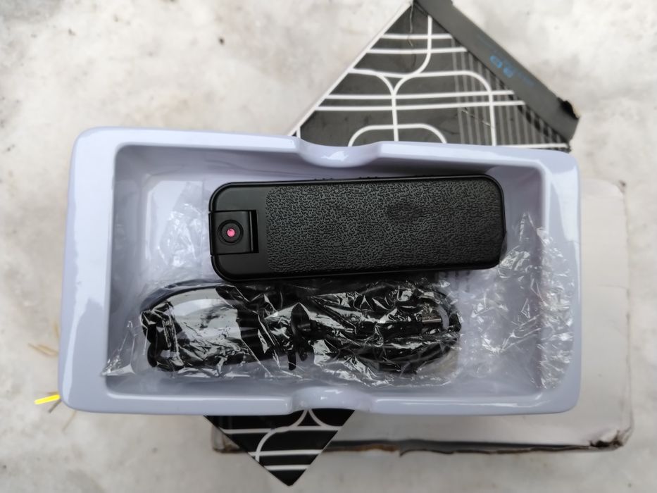 Vând două camere  video de masină noi la cutie