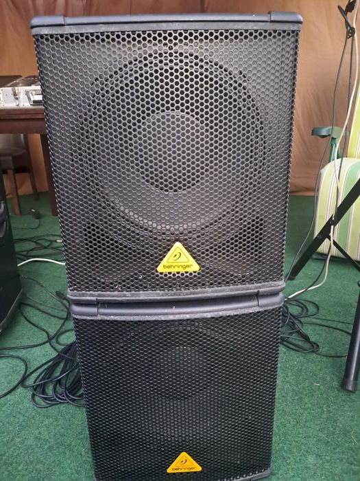 Behringer subufar pe 12 ins