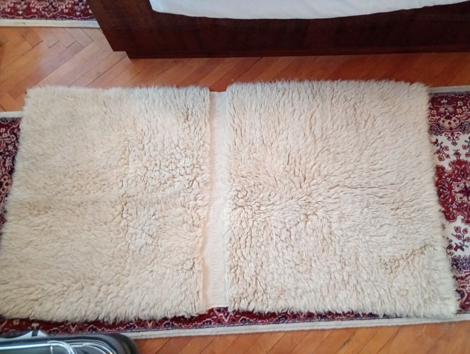 Нови бели вълнени халища