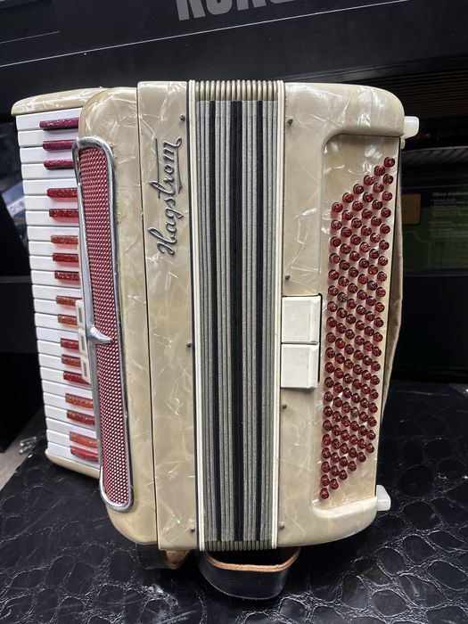 Acordeon Hangstrom cu 120 de basi