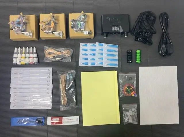 Комплект за татуиране с 3 машинки