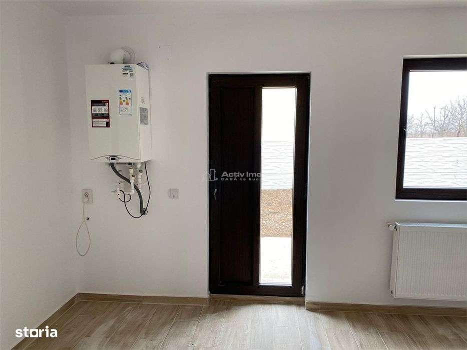 Case pe parter cu 3 camere-Teren 800 mp-Asfalt-Mutare imediata