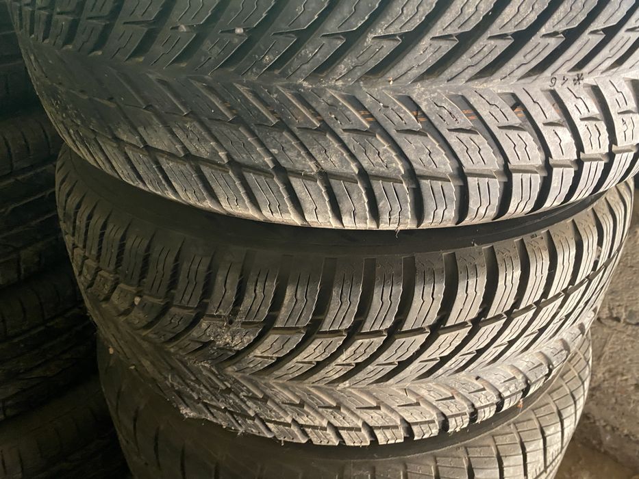 Шины Nokian 235/60/17, 2шт