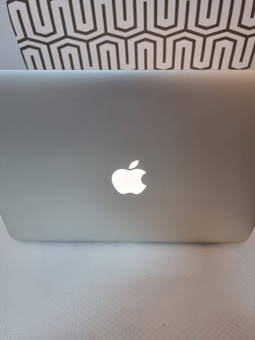 MacBook AIR (13-Inch, EARLY 2015)