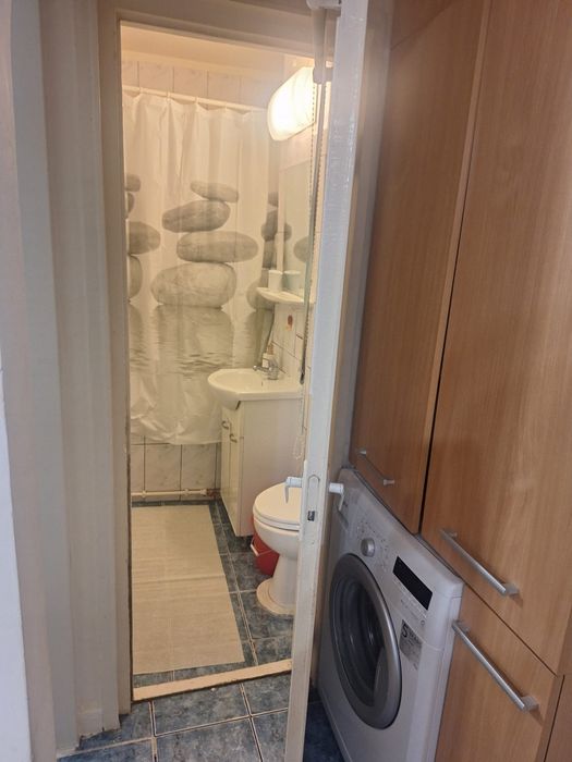 Închiriez apartament cu 3 camere,etajul 3,micro3