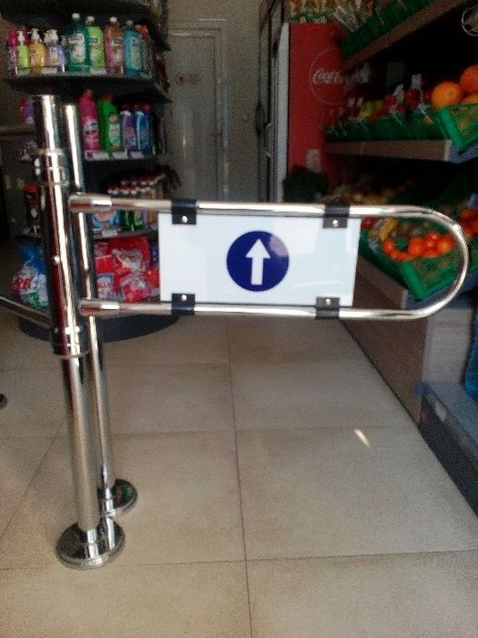 Механична врата за магазин