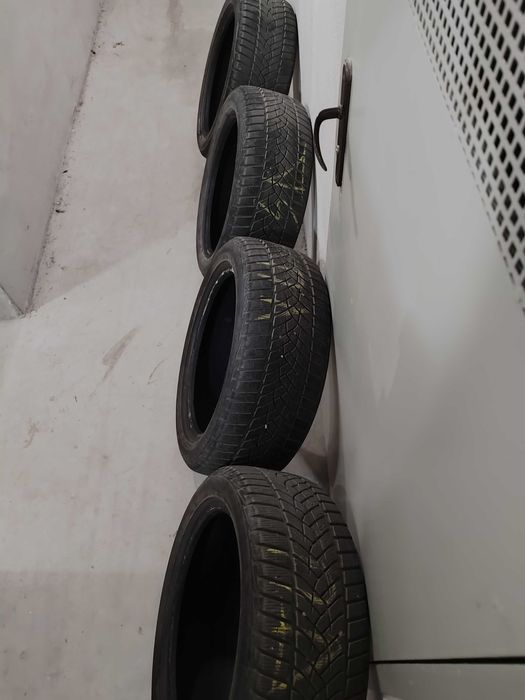 Продавам зимни гуми 215/50r17
