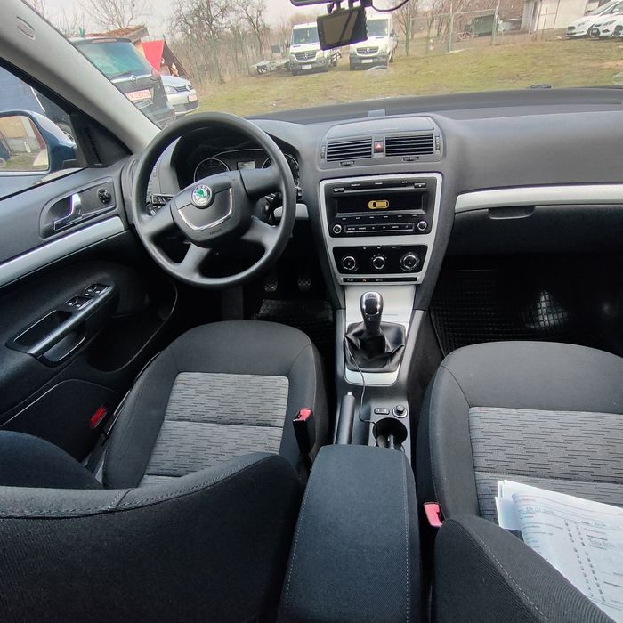 Skoda Octavia benzina 1 6 an2013 cu dotări perfecta stare ieftin GARAN