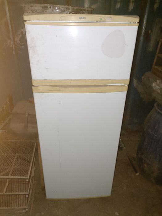Продаётся холодильник норд двухкамерный двигатель рабочий..