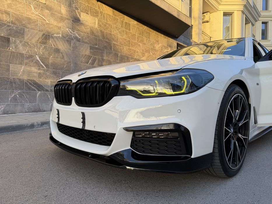 Продам передний бампер bmw 5 g30