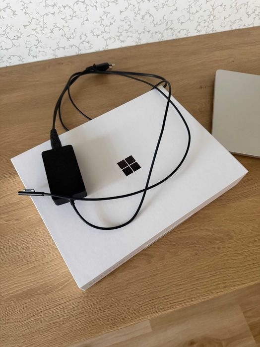 Лаптоп Microsoft Surface 7, Qualcomm Snapdragon X Plus, 16 GB RAM, 256 GB SSD