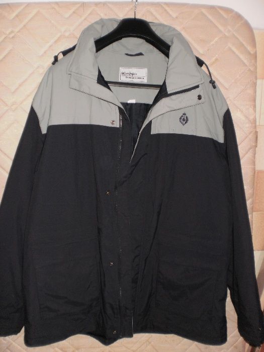 Geaca barbateasca treisferturi de la firma ElCorteIngles Spania