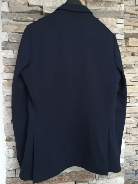 Продавам мъжки сака, цвят тъмно синьо, размер М