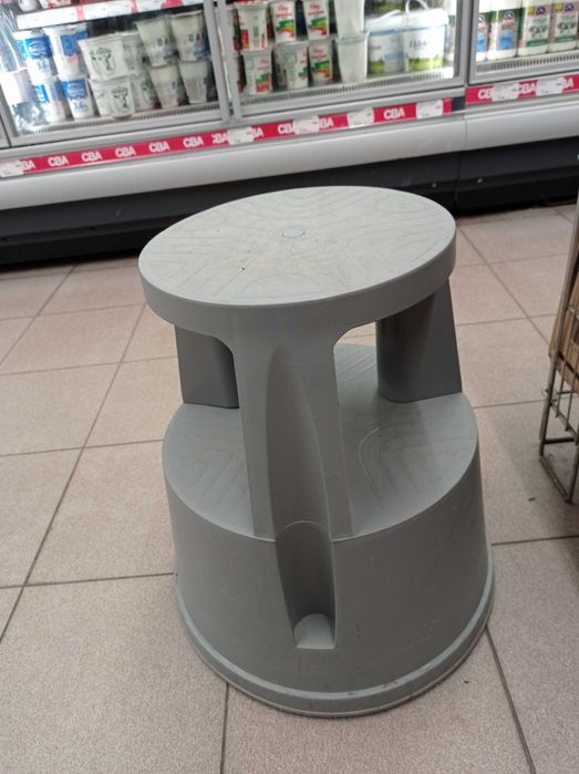 Помощно столче за магазини /на колелца/