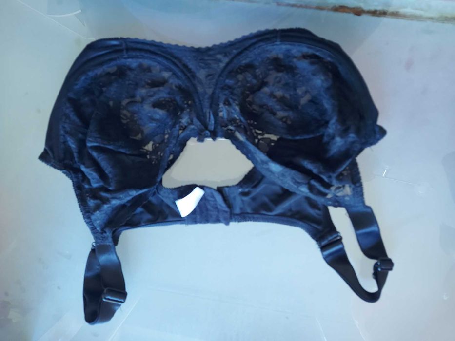 Сутиени големи размери 90 D