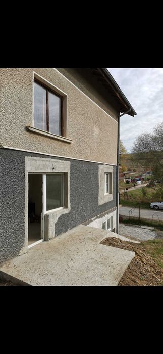 Продава къща с. Сопица на 40 км от гр. София