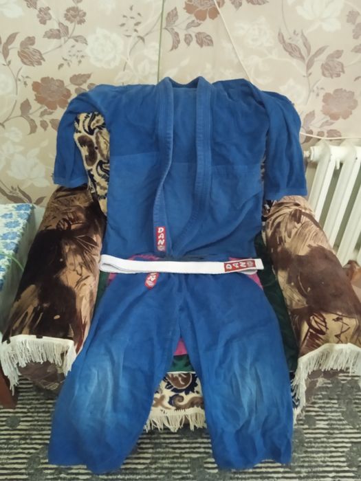 Продам кимано для дзюдо.