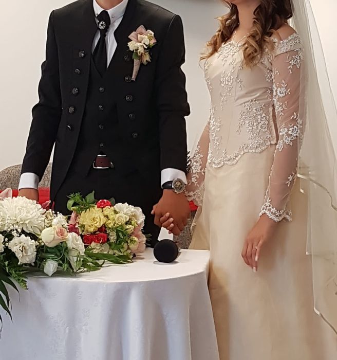 Costum mire deosebit