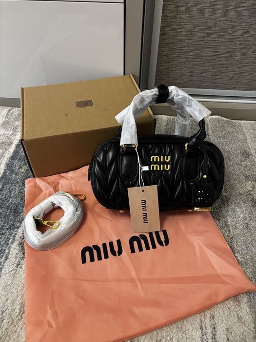 Geantă Miu Miu neagră