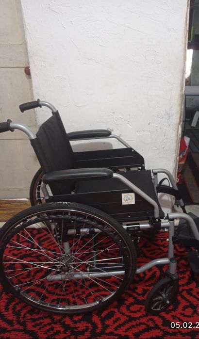 Продам инвалидную коляску