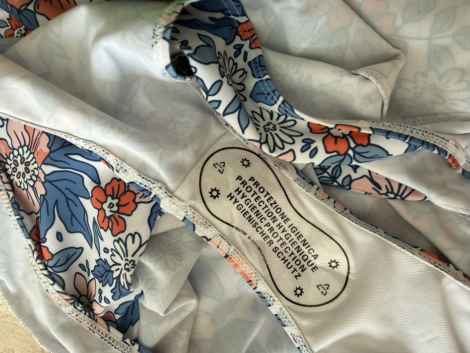 Слитный купальник