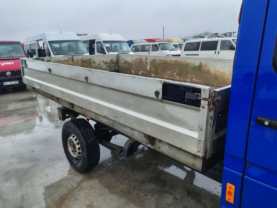 Каросерия с алуминиеви канати с размери 3.33 м  Х 2.00 м Х 0.40 м