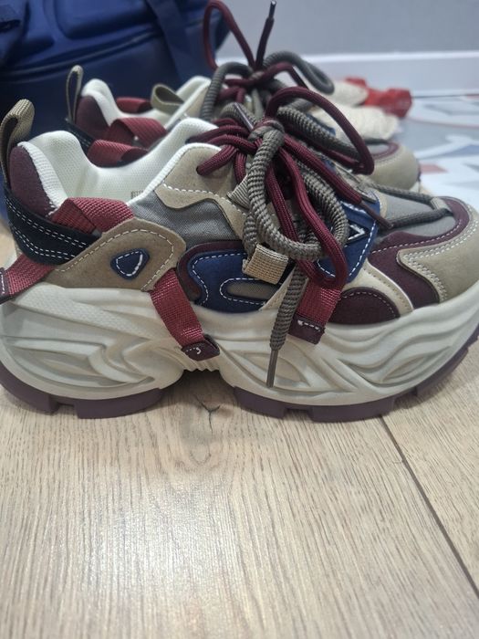 Продам новые кроссовки