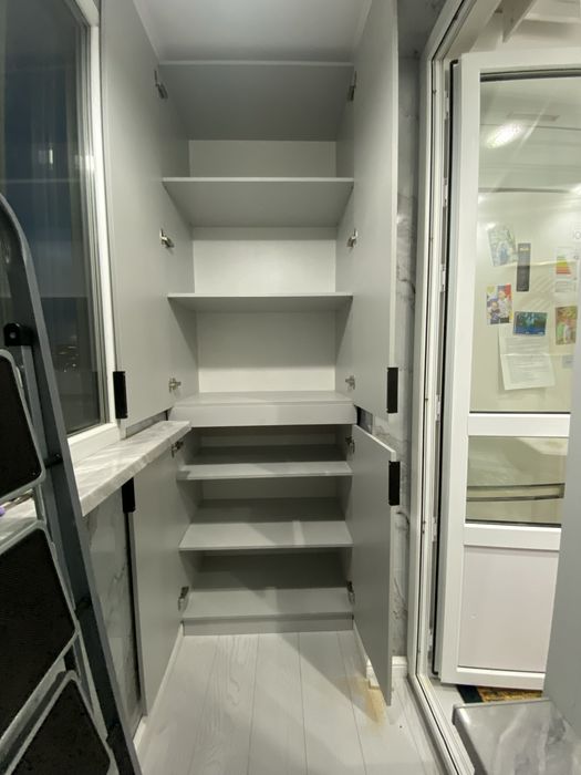 Шкаф на балкон до потолка