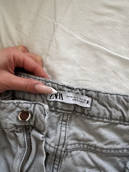 Светло сиви дънки Zara дълги и широки