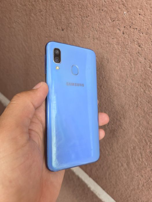 Продам телефон Samsung A40