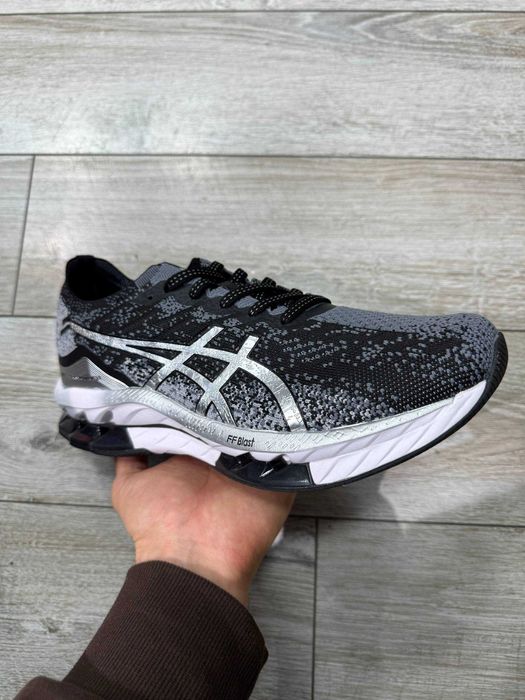 Беговые кроссовки Asics Gel-Kinsei Blast.