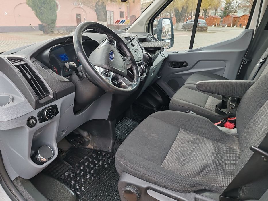 Ford transit cu prelata de 8 paleti