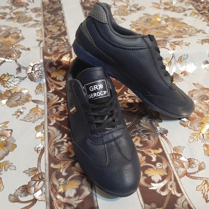 Кросовки привезённые с России,хорошего  качества