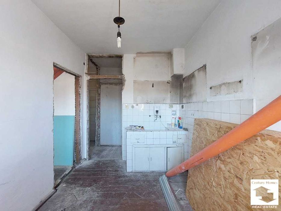 105587 Етаж от къща с три помещения в центъра на Велико Търново