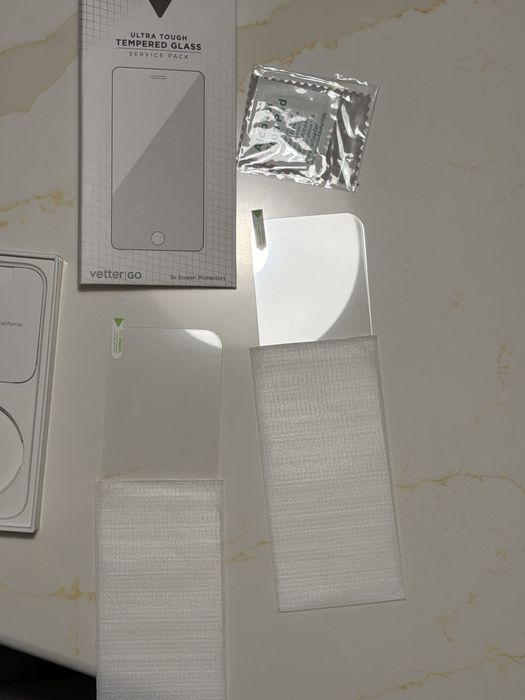 2 folii sticla Vetter, 2 huse, 4 cabluri si cutie iPhone 14 Pro