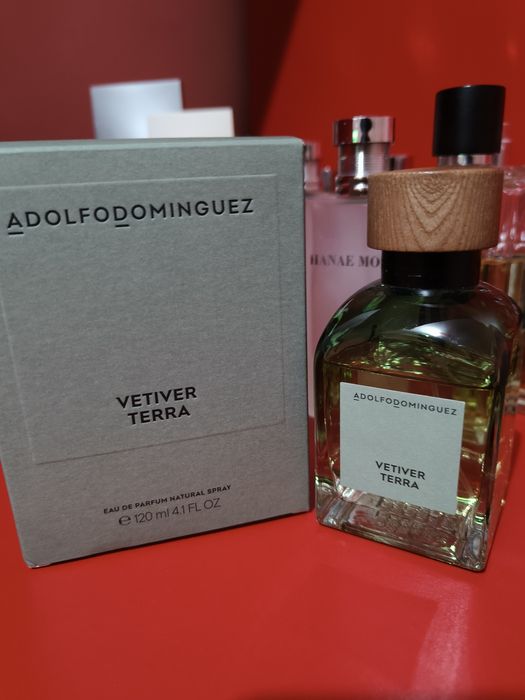 Vând apa de parfum Adolfo Dominguez Vetiver Terra