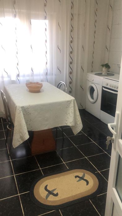 Închiriez apartament 2 camere decomandat, Slobozia, str. Mihai Eminescu