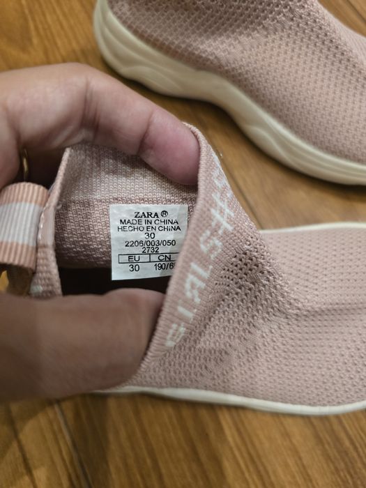 Продам обувь для девочки