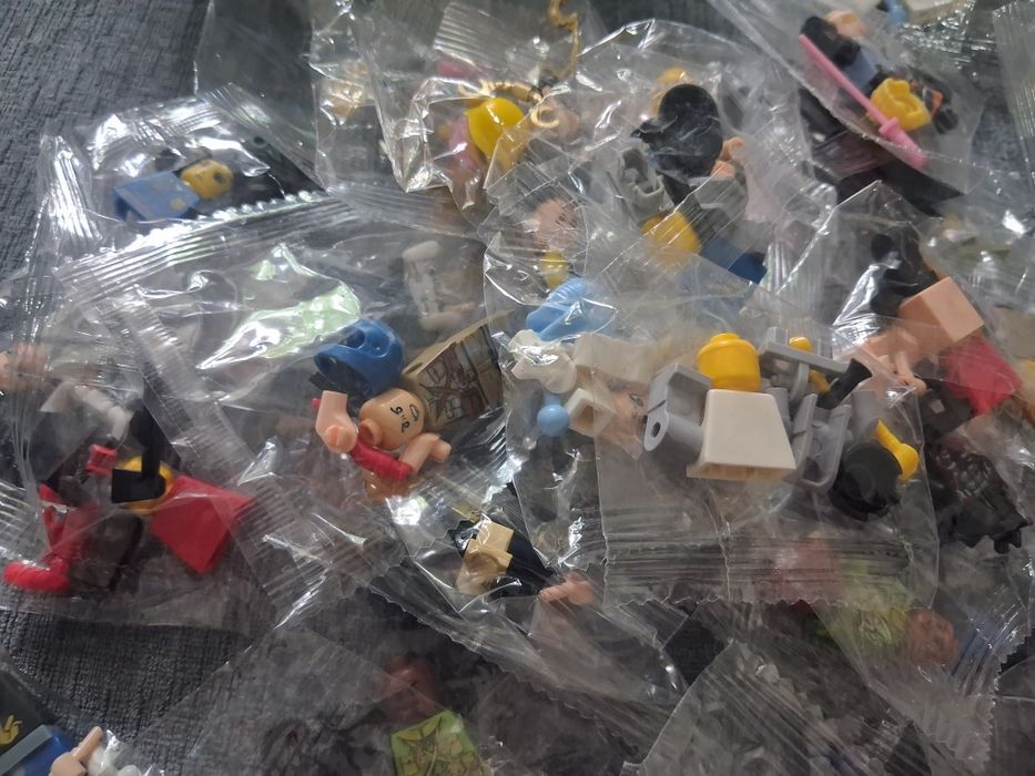 Продам лего фигурки
