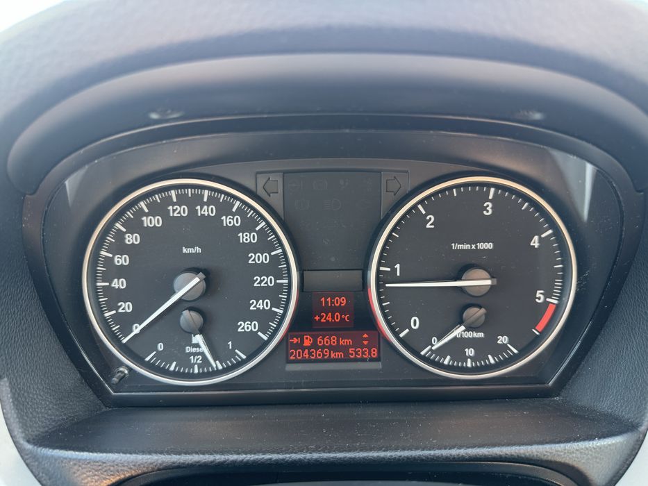 BMW E90 Seria 3 2011