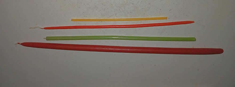 Продавам църковни свещички!