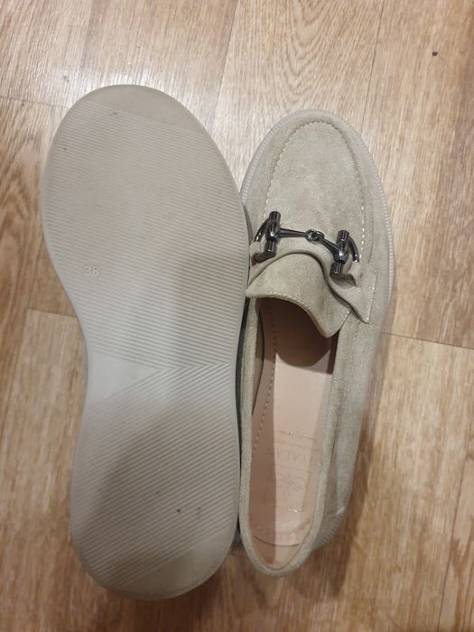 Продаю женскую обувь